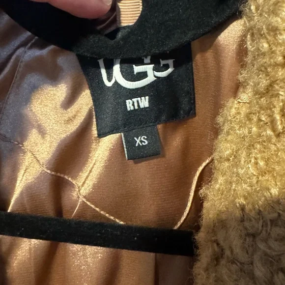 UGG RTW Teddy Coat (light brown/tan) - Picture 2 of 3